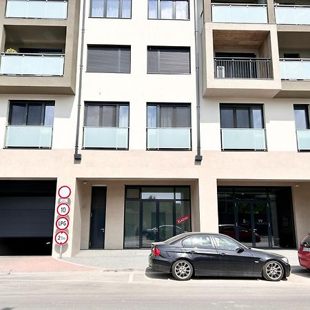 Downtown Family Haven: Modern 3BR with Balcony and Parking Apartment Budapest Exterior photo