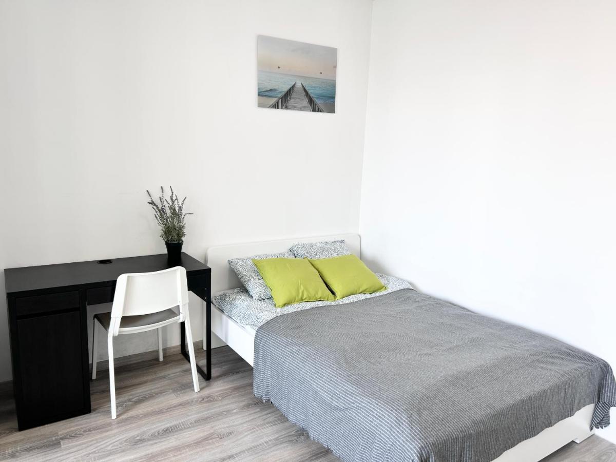 Downtown Family Haven: Modern 3BR with Balcony and Parking Apartment Budapest Exterior photo