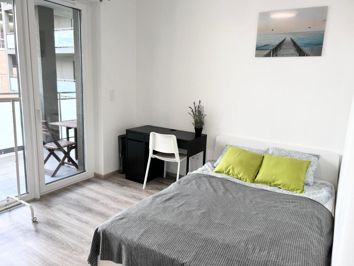 Downtown Family Haven: Modern 3BR with Balcony and Parking Apartment Budapest Exterior photo