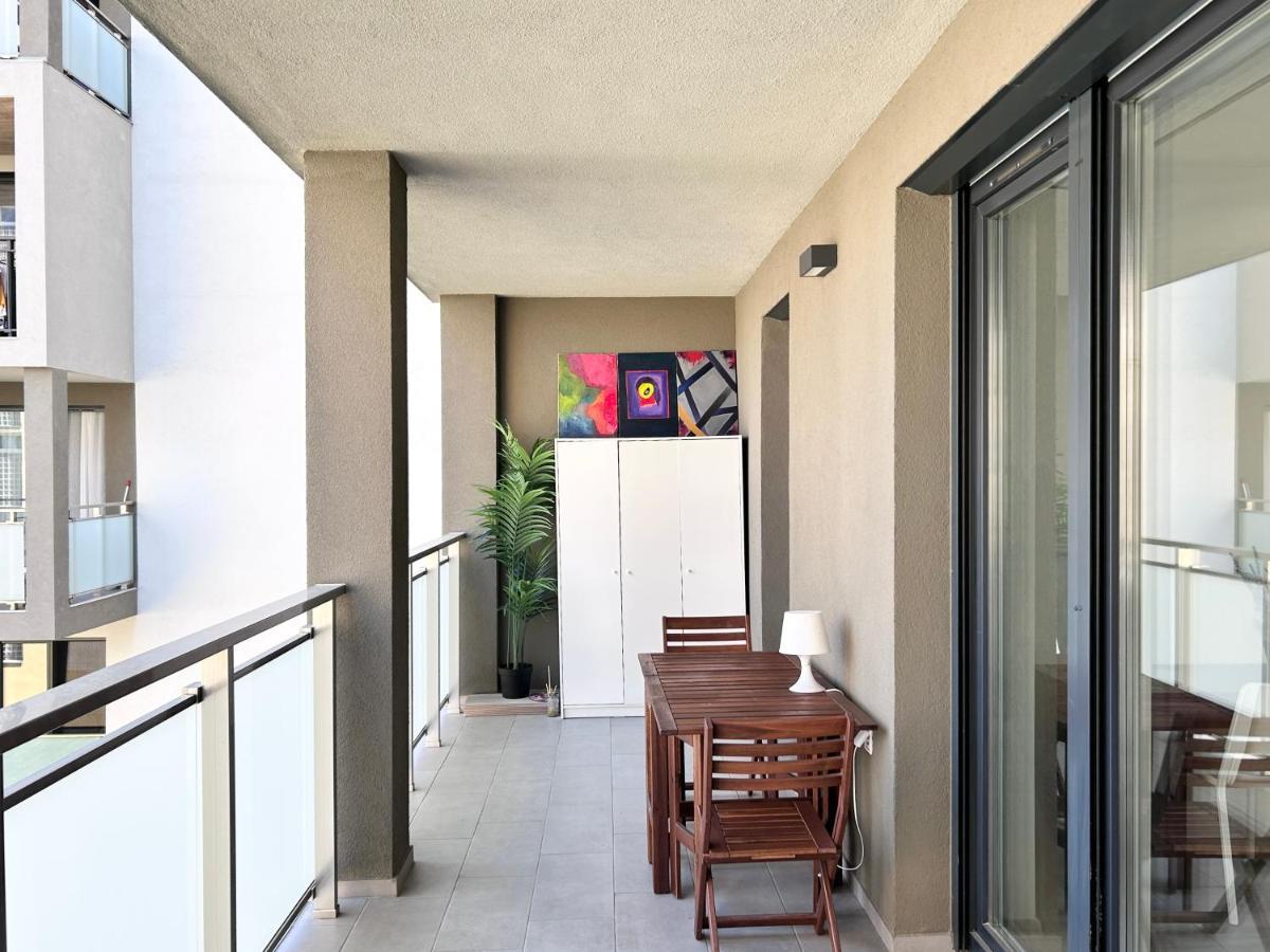 Downtown Family Haven: Modern 3BR with Balcony and Parking Apartment Budapest Exterior photo