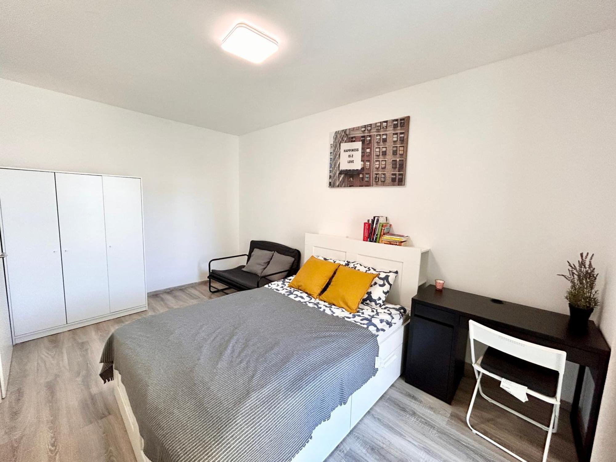 Downtown Family Haven: Modern 3BR with Balcony and Parking Apartment Budapest Exterior photo