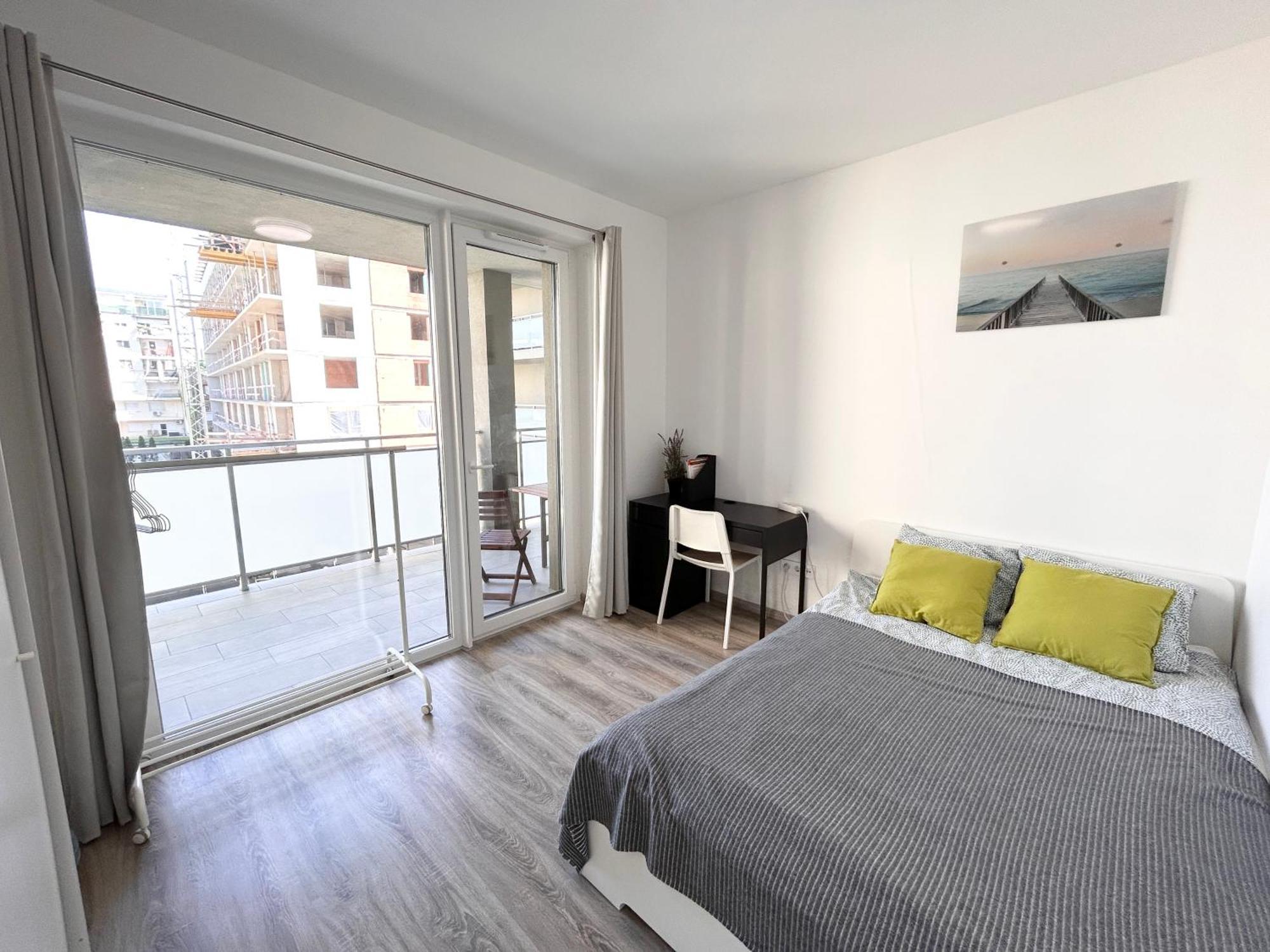 Downtown Family Haven: Modern 3BR with Balcony and Parking Apartment Budapest Exterior photo