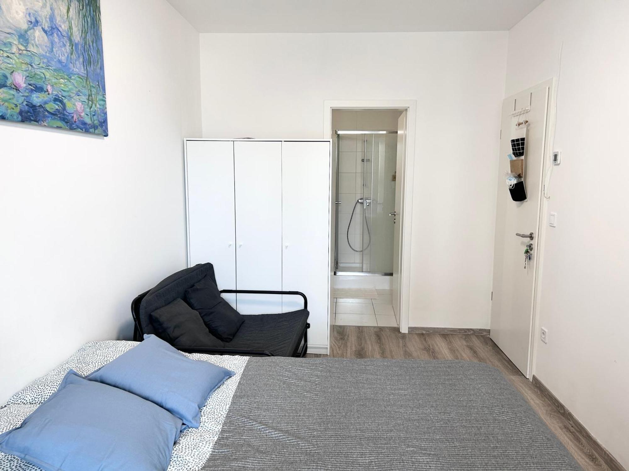 Downtown Family Haven: Modern 3BR with Balcony and Parking Apartment Budapest Exterior photo